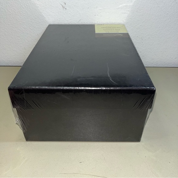 New/sealed Recollections Black Memory Box 4”11’x7.5”x4.5 (Clippings/Photos/DVDs) - Picture 4 of 8